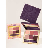 پالت سایه و ریمل چشم تارت | Tarte Lights, Camera, Lashes Vanity Palette اورجینال را میتوانید از بهارشاپ بیوتی (BaharShopBeauty.ir) تهیه کنید.