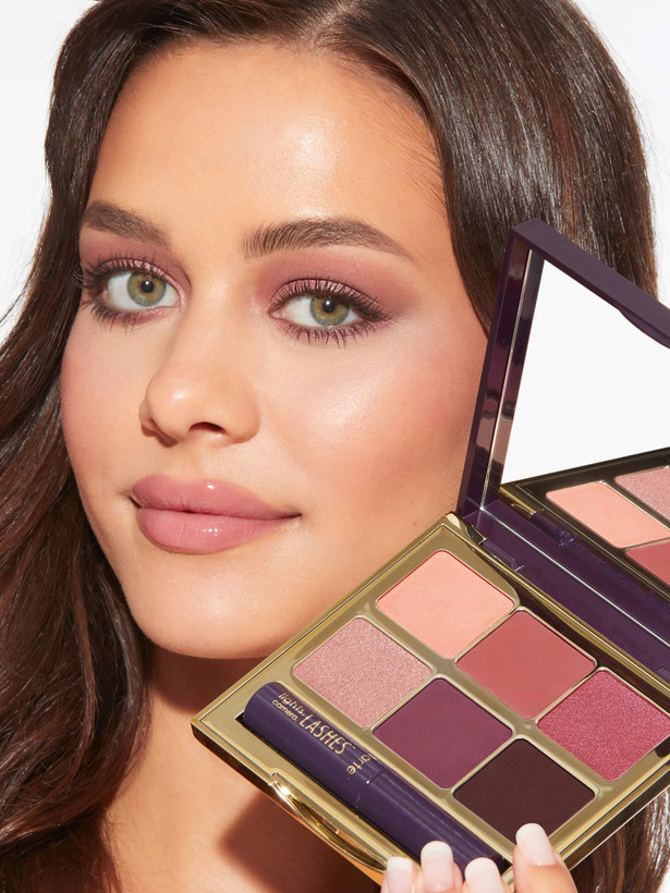 پالت سایه و ریمل چشم تارت | Tarte Lights, Camera, Lashes Vanity Palette اورجینال را میتوانید از بهارشاپ بیوتی (BaharShopBeauty.ir) تهیه کنید.