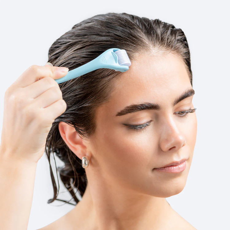درمارولر کف سر هیربرست | Hairburst Derma Scalp Roller اورجینال را میتوانید از بهارشاپ بیوتی (BaharShopBeauty.ir) تهیه کنید.